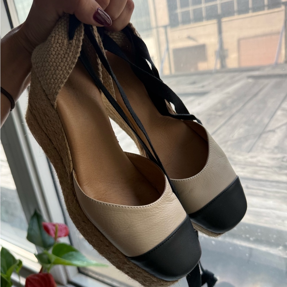 Elegant Black and Cream Women's Espadrille Flats